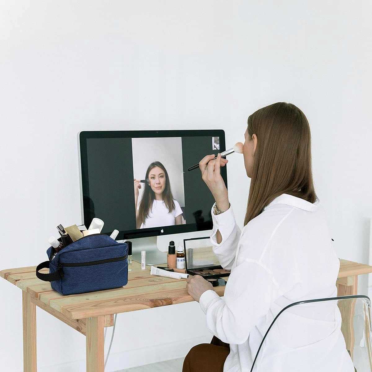 Podróżna Kosmetyczka - Wodoodporna, Pojemna i Stylowa Torba granatowa - obrazek 3